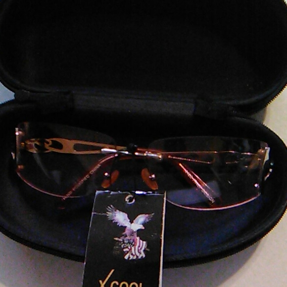 Nwt Cool Pink sunglasses and nylon case - Picture 5 of 7